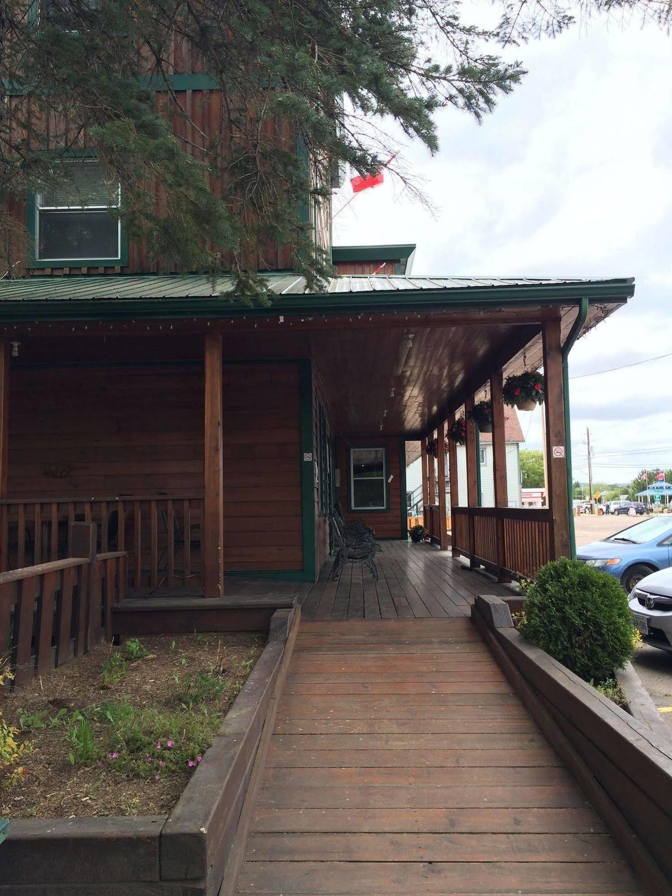 Balmoral Hotel Barrys Bay Exterior photo
