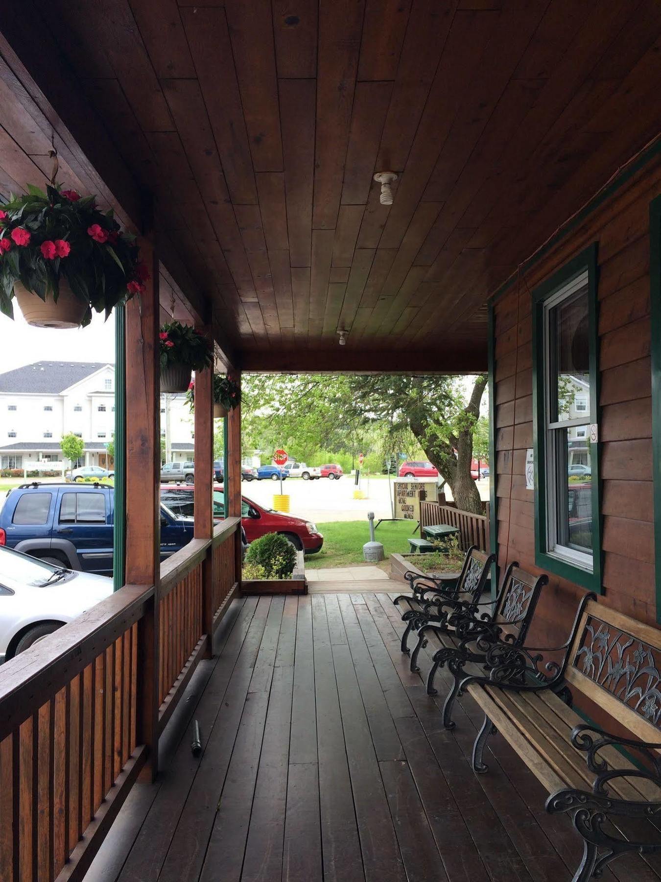 Balmoral Hotel Barrys Bay Exterior photo